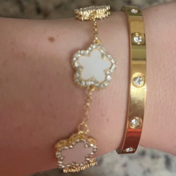 Elegant  Five-Leaf Clover Cubic Zirconia bracelet - Picture 4 of 4